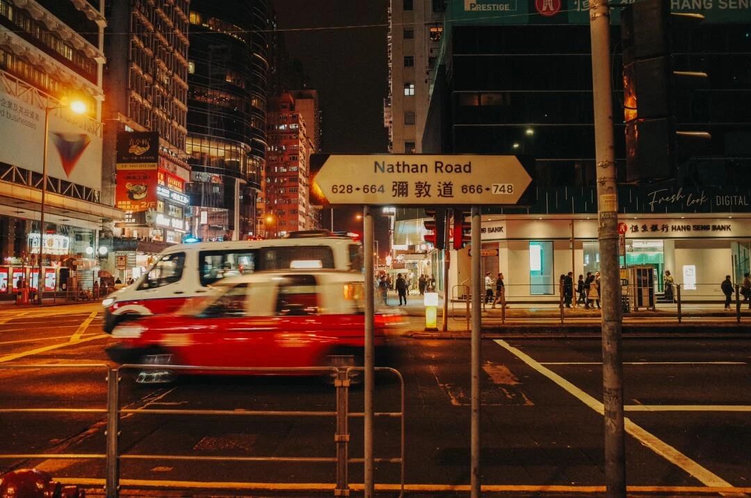 9 万获批!香港高才通迎续签高峰,四类条件与两大路径全解析
