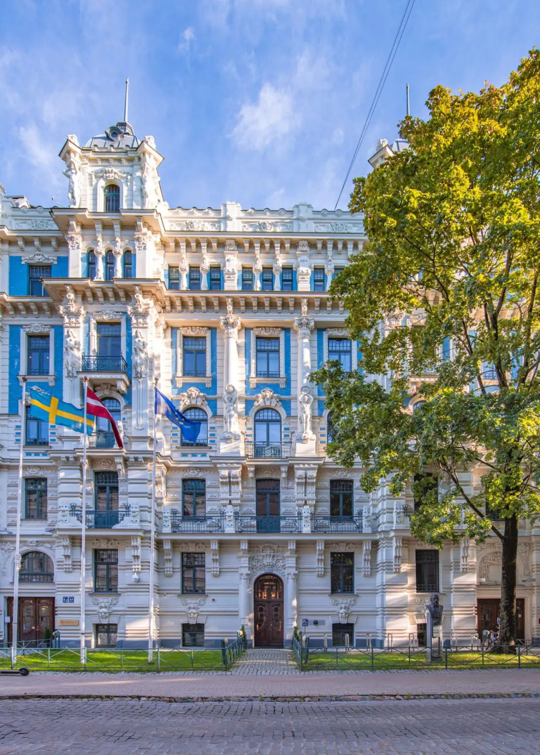 高考落榜≠人生失色！25 万欧购拉脱维亚房产，孩子拿欧盟身份 + 年省 20 万学