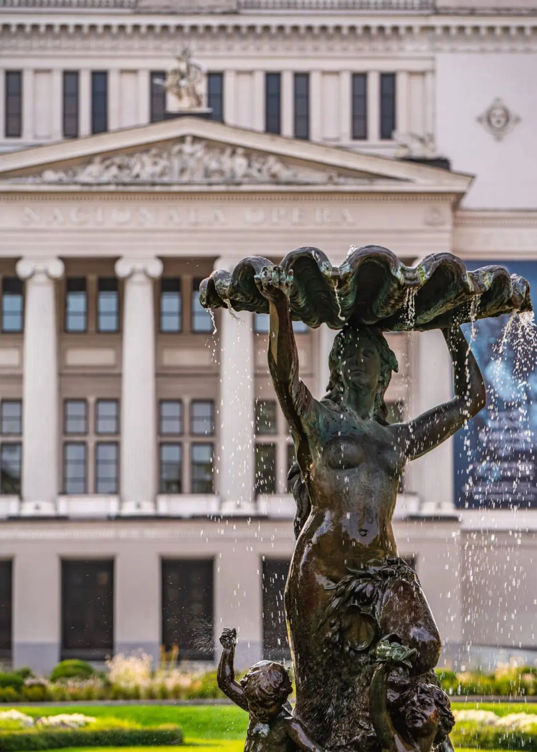 “买套房 = 拿欧盟身份？拉脱维亚里加三大豪宅公寓，让你移民、投资、生活一