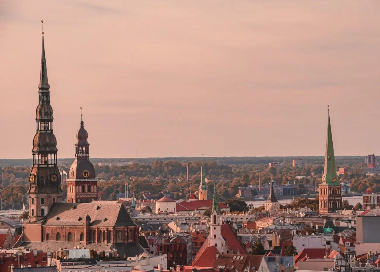 “买套房 = 拿欧盟身份？拉脱维亚里加三大豪宅公寓，让你移民、投资、生活一