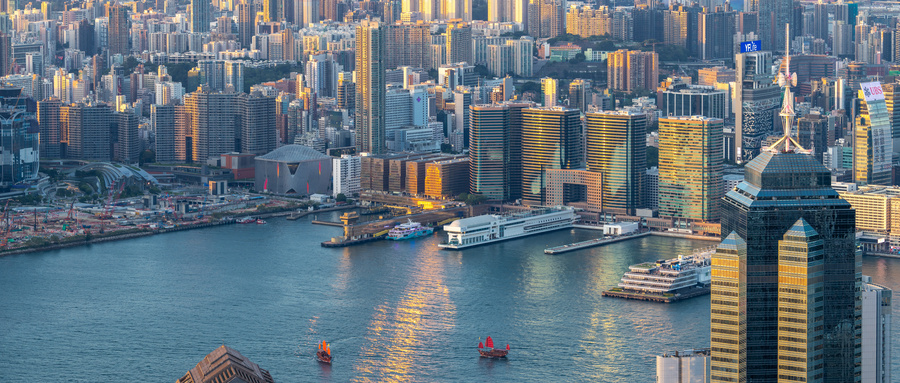 《2025 香港杀疯了！6 项全球 TOP 排名刷屏，内地家庭移居的 “黄金窗口” 来了